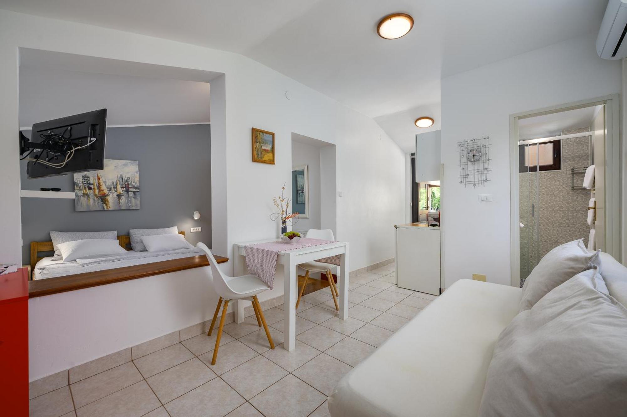 Apartments Tena Пореч Екстериор снимка
